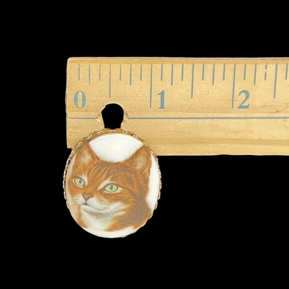 Vintage Orange Tabby Cat Porcelain Brooch Pin Gold Filigree Oval Figural 1.5" - Picture 5 of 6